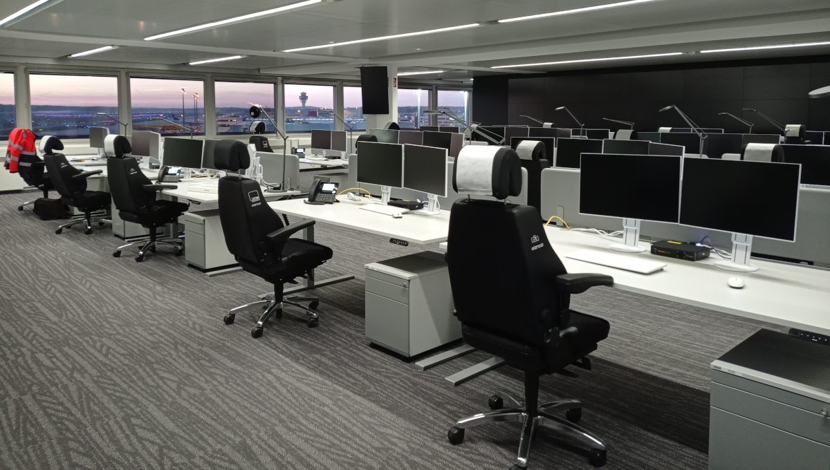 AirportSupplier's tweet photo. A New Control Cockpit for Airport Procedures at Cologne Bonn Airport https://t.co/HDJWzQGkrJ @AirportCGN #CologneBonnAirport #KolnBonnAirport #Airports #Aviation #AOCC #AirportOperations #ControlCentre https://t.co/d83ZToYuh3
