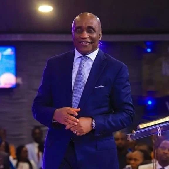 ennydarl2002's tweet image. I celebrate a man of Grace, a dynamic and charismatic preacher with a vision directed by God, a man with a heart of gold and a heart for God, father among fathers, a pastor to pastors, a prophet to prophets. May you enjoy longevity without infirmity. HBD, Sir🎂❤💃🎉