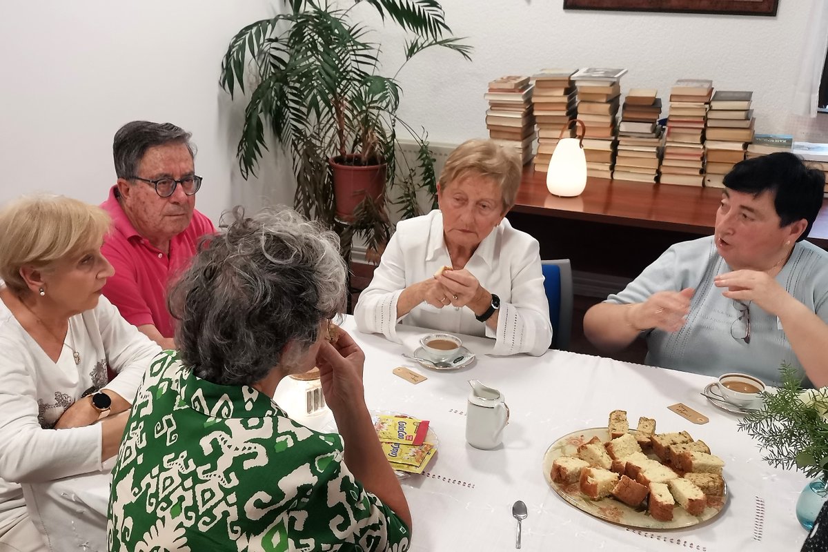 grupo_ssi's tweet photo. #CaféConAlexa
Un proyecto de @DSSLagunkoia con @APTEStecsocial que busca explorar los altavoces inteligentes con #personasmayores de dos asociaciones de #Donostia: Aterpea y Guardaplata.
#EquidadDigital #OnKIDE #ServicioMunicipalApoyoAAPPMM #GrupoSSI
Con @BegoCallejaC https://t.co/JXgKSO68ZO