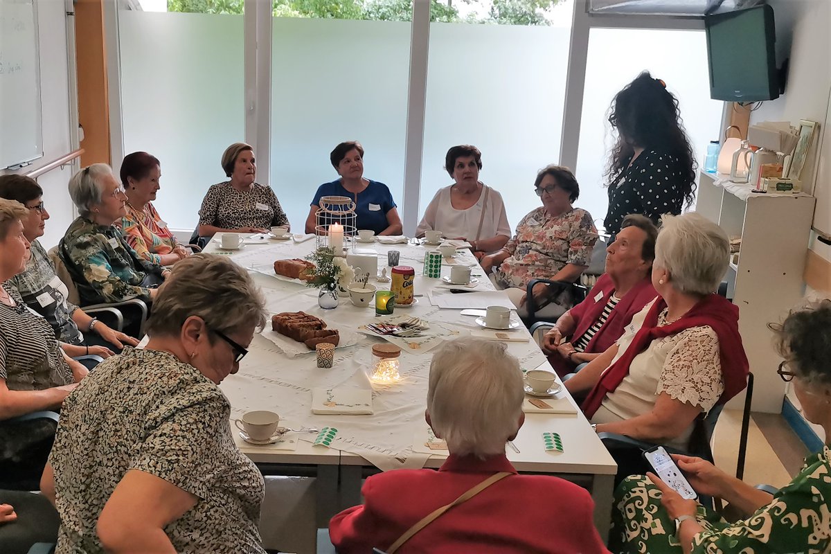 grupo_ssi's tweet photo. #CaféConAlexa
Un proyecto de @DSSLagunkoia con @APTEStecsocial que busca explorar los altavoces inteligentes con #personasmayores de dos asociaciones de #Donostia: Aterpea y Guardaplata.
#EquidadDigital #OnKIDE #ServicioMunicipalApoyoAAPPMM #GrupoSSI
Con @BegoCallejaC https://t.co/JXgKSO68ZO