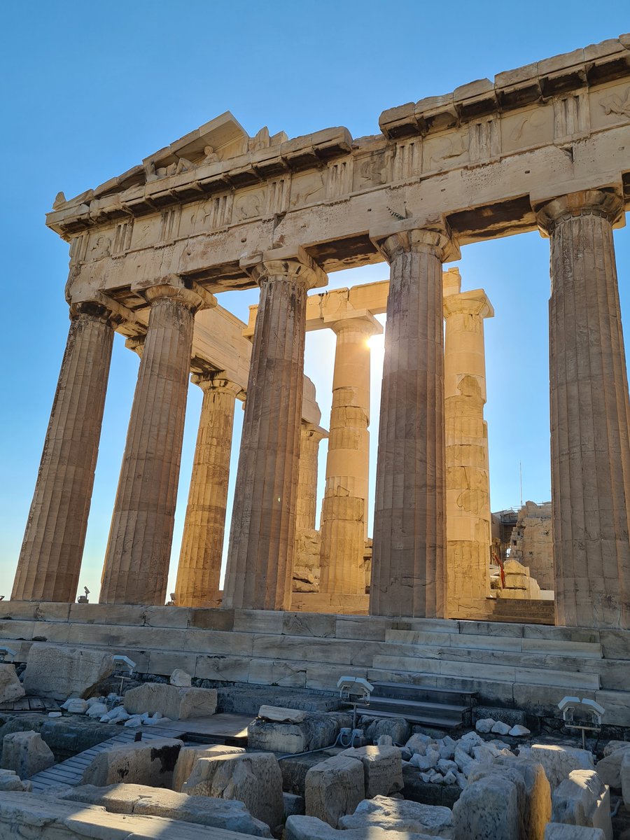 Perspective temporelle et géographique sur tous les sujets sociaux, économiques, environnementaux et politiques.. Obligé