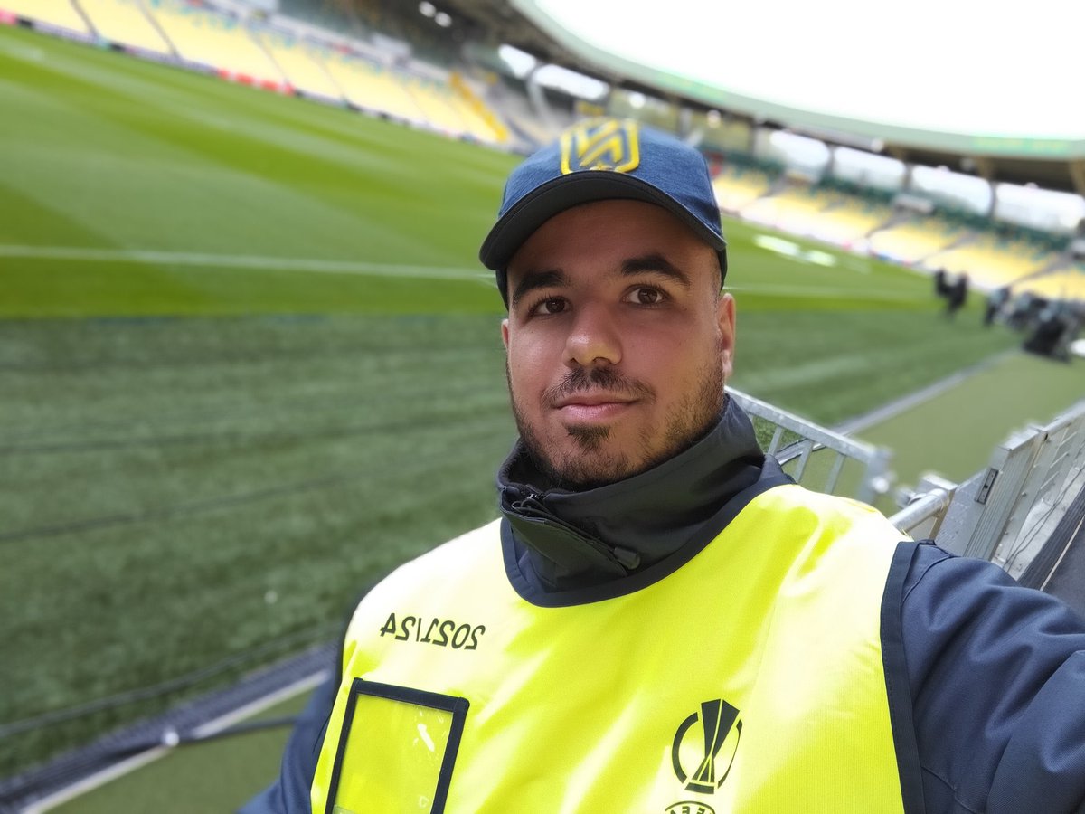 Anthony92i's tweet photo. Bonjour @FCNantes … il semblerait qu’un membre de ton staff demande de « raser l’Afrique avec des bombes nucléaires » … il dit aussi : « que les enfants africains sont les terroristes de demain » .. ARRÊTER LE ! https://t.co/J1yty65CUE