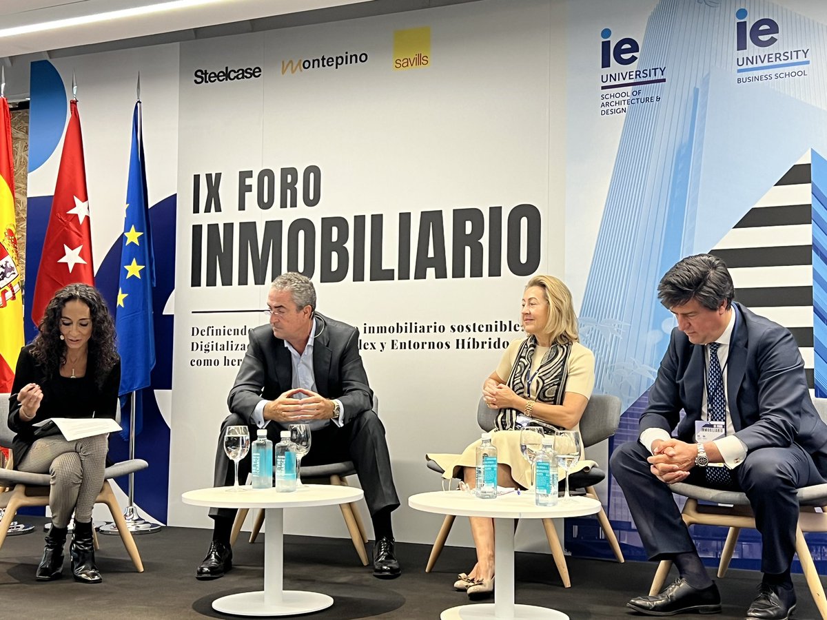 CarmenPanadero's tweet photo. Arranca día II del IX Foro Inmobiliairo del @IEbusiness. Apasionante mesa con Ismael Clemente, Cristina García-Peri, Manuel Romera y Gema Alfaro. #merlinpropertis #azora gracias a patrocinadores @SavillsES @Steelcase @Montepino_Logis https://t.co/ZUBFsIDZUV