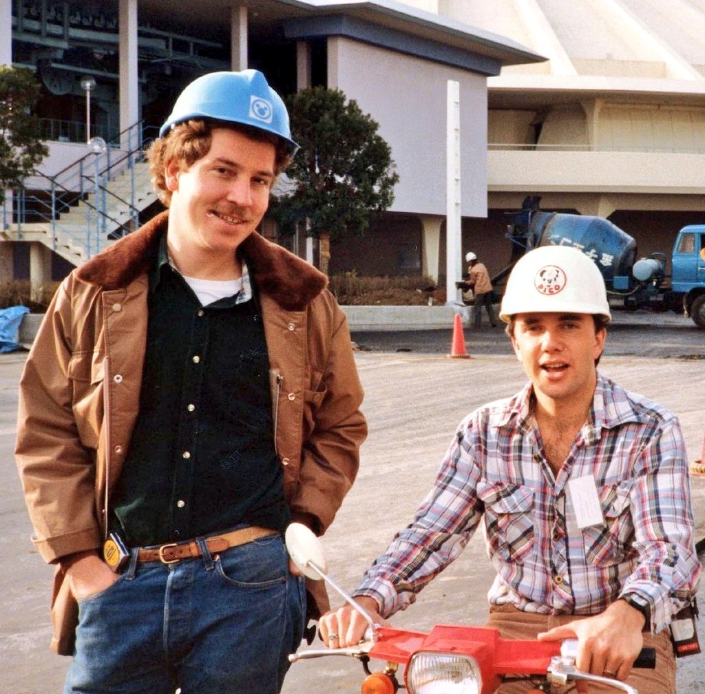 Hks77HBfefLxwIb's tweet photo. イマジニアのボブ・ワイスさん（Bob Weis）は1983年の東京ディズニーランド建設に参加。ディズニーシーにも関わっていたそう。

建設中のスペースマウンテンとスカイウェイの乗り場（現在、抽選場）の写真がありました!
#BobWeis 
#Imagineering https://t.co/AHpLmVm7kr