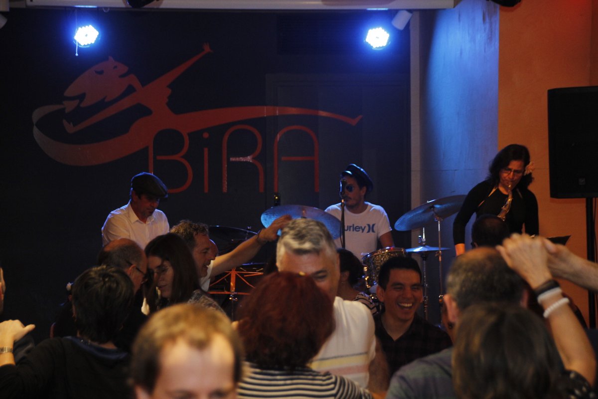 BIRA_Kultura's tweet photo. Asteburu honetan dantzan lehertu arte!!! 💃🕺💥
🕺larunbata #swinga 12:30-15:00 Swing Side Bilbao
💃igandea #saltsa 12:30-15:00
💃igandea #tangoa 18:30-21:30 Garua (igandero) https://t.co/tF06bdvVKb