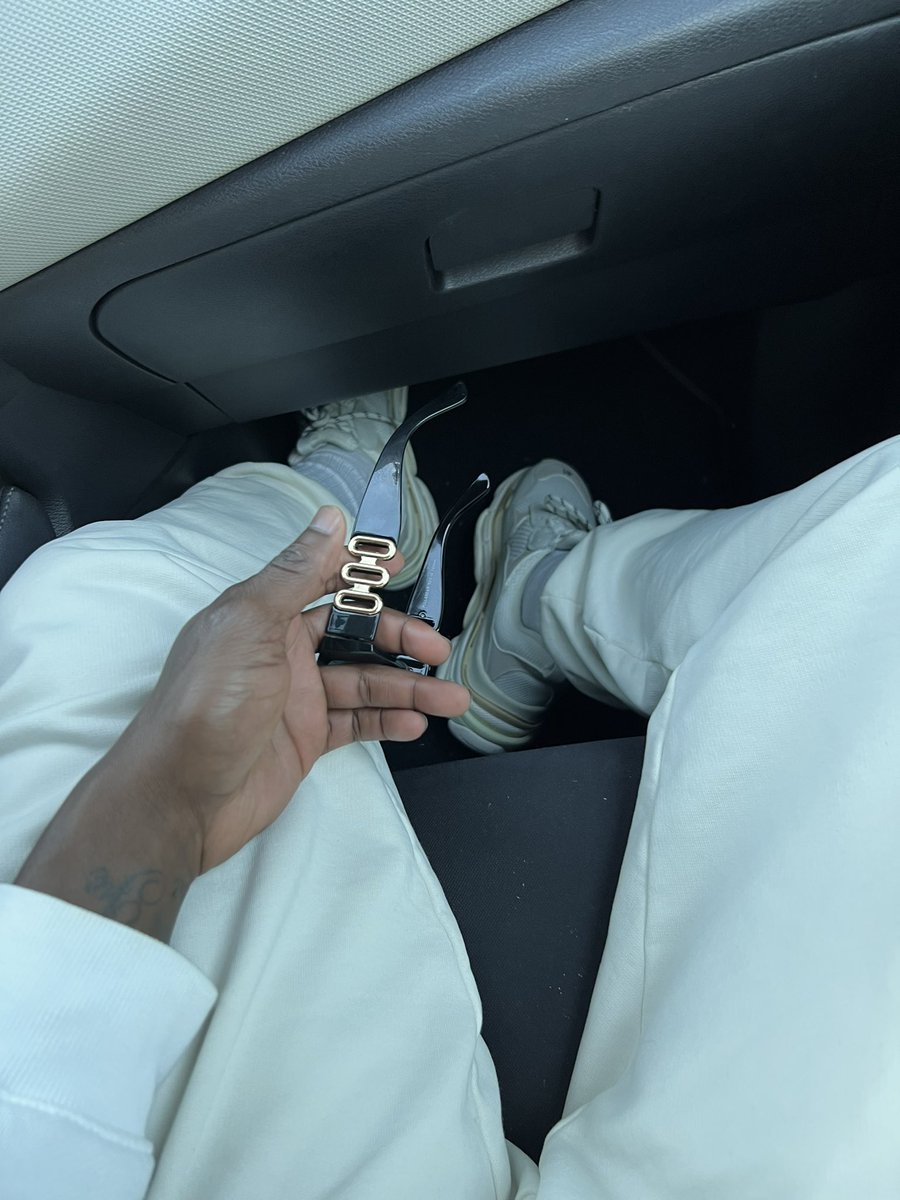 Papi26628853's tweet photo. what i'm supposed to do , do the right thing💯 https://t.co/wuvpOXE8IO