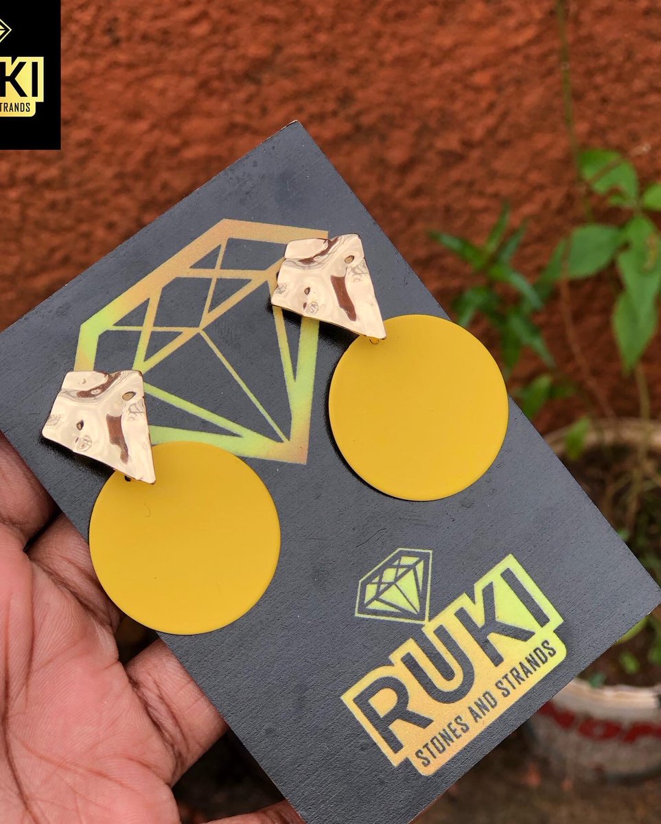 ruki_strands_ug's tweet photo. Sometimes all you need is a little splash of color. Paint your life with bright colors and bold strokes 💚🤍

Check out our colored collection today 

Price: 15k each pair

To order:
Call/WhatsApp: 0772055788
DM US 📥 

Instagram: @ruki_stones_strands_ug 

- DELIVERIES ONLY 🏍 https://t.co/qcfVjb2gNQ