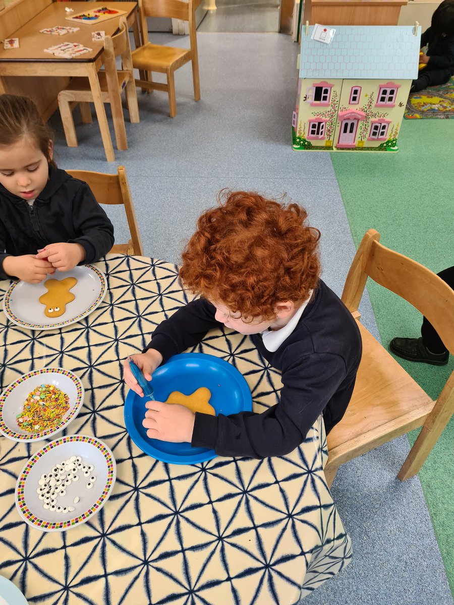 e1_sttherese's tweet photo. We have been listening to the story of The gingerbread man. We bought the ingredients to decorate some. We used our fine motor skills and new vocabulary to help make our own.#englishstannesgae1@stannesgae1 https://t.co/r0nh21zNEf