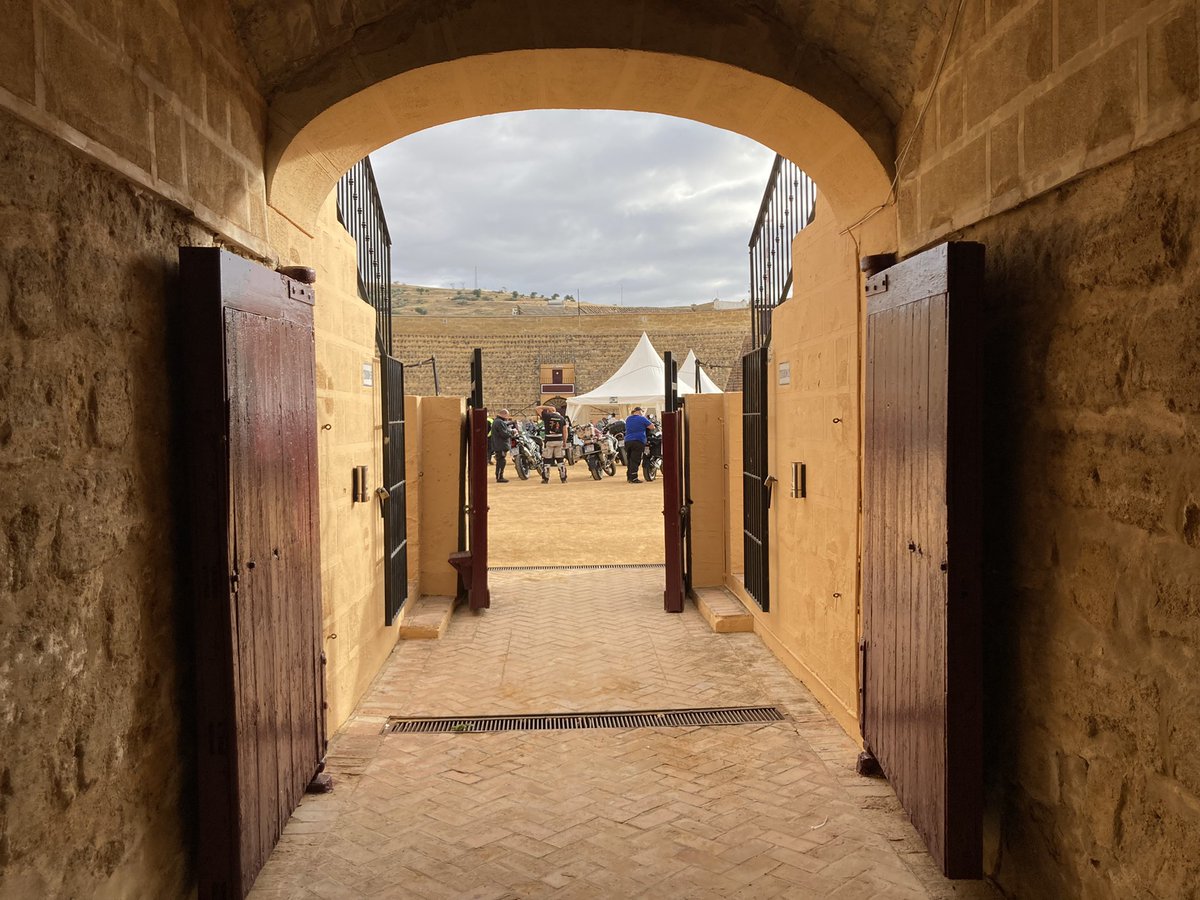 TorosOsuna's tweet photo. Que orgullosa estoy, que mi ruedo sirva para infinidad de eventos múltiples, en este caso la #riderandalucia #osunaestaurina #turismoosuna #torososuna https://t.co/xGymxnjeKH