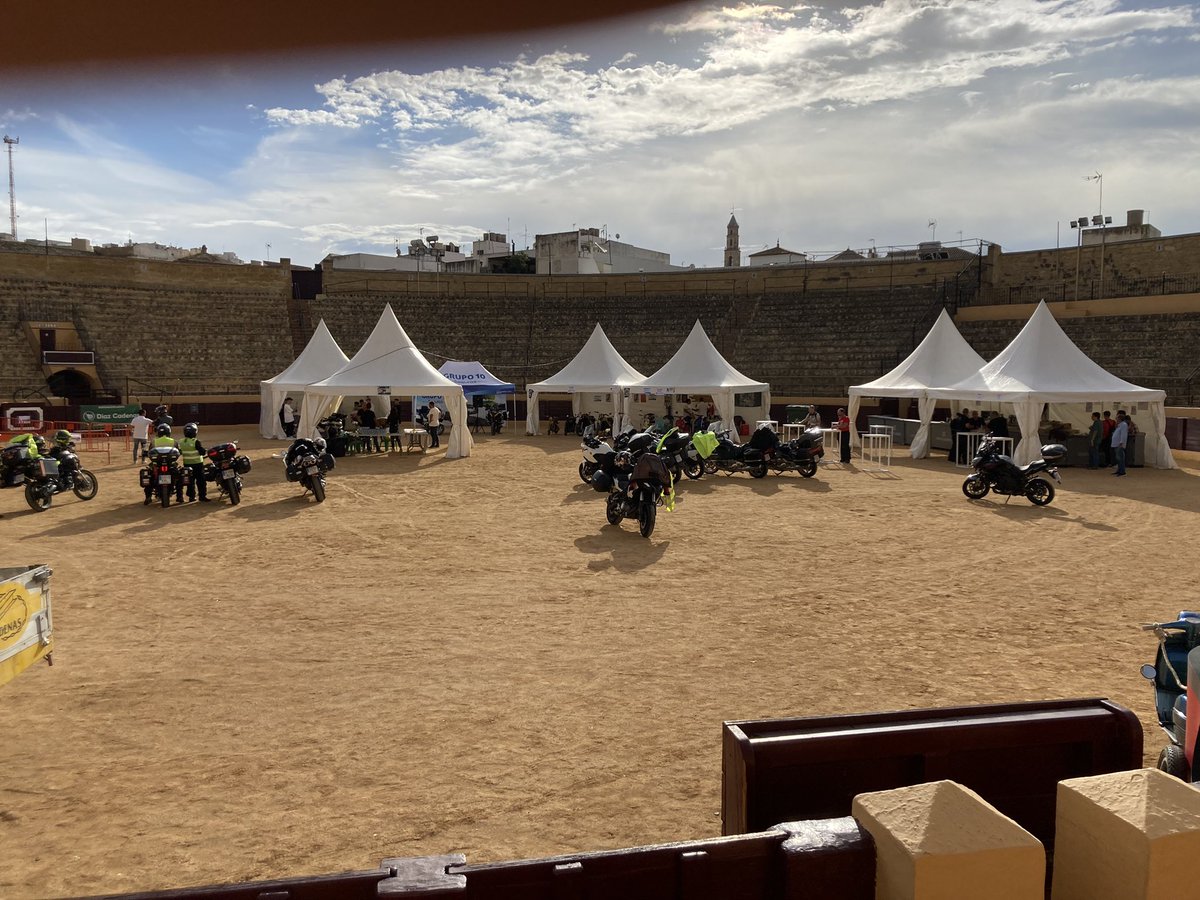 TorosOsuna's tweet photo. Que orgullosa estoy, que mi ruedo sirva para infinidad de eventos múltiples, en este caso la #riderandalucia #osunaestaurina #turismoosuna #torososuna https://t.co/xGymxnjeKH
