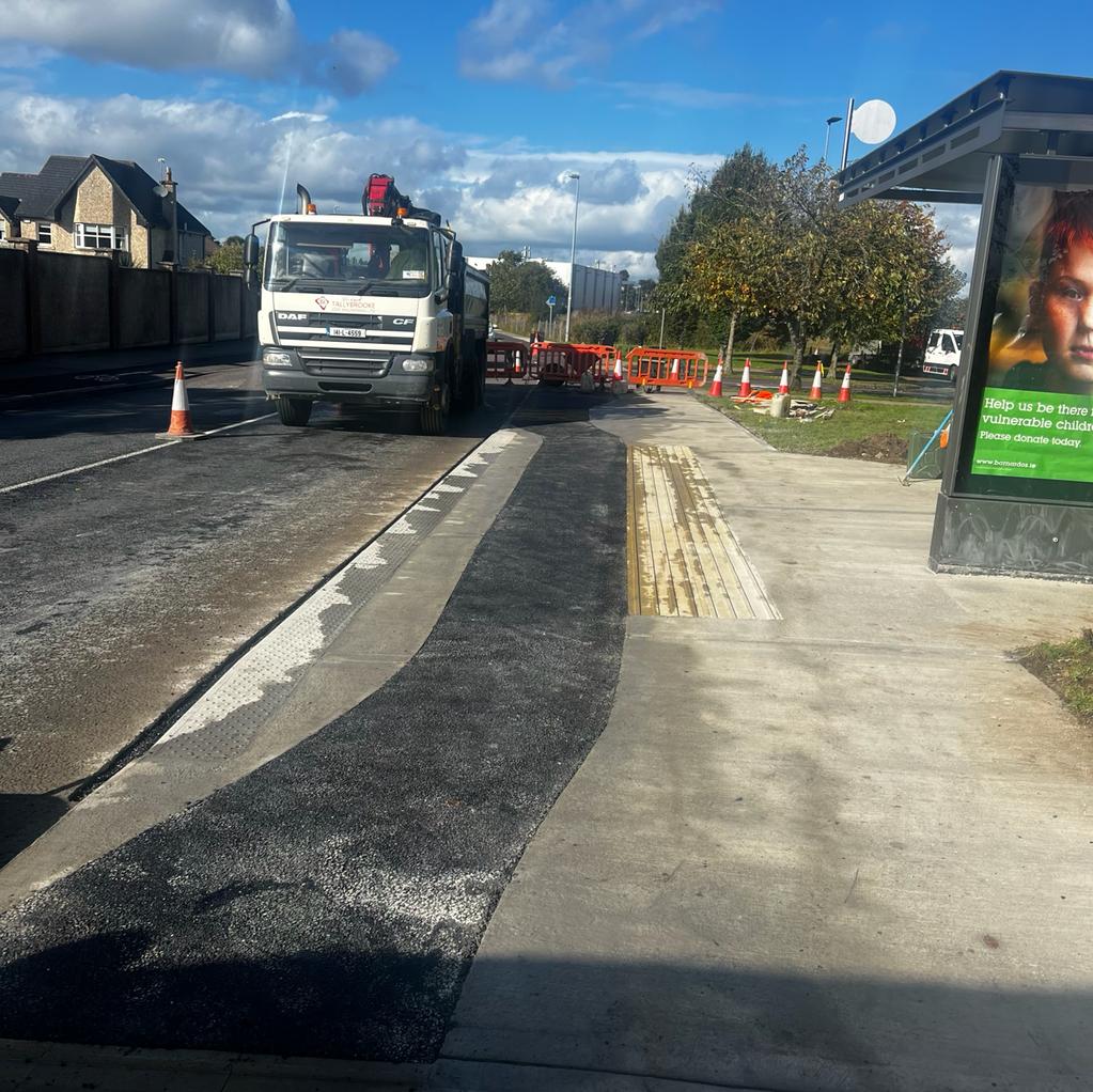 Have a look at the recently completed bus shelter at Woodhaven! Works are largely finished except for road markings which will be completed this week. #ActiveTravelLimerick @Dept_Transport  @Buseireann