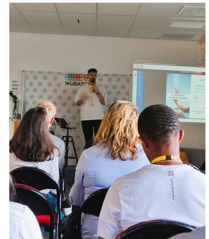 AsteryosGroup's tweet photo. L'équipe @Asteryos est présente à #Rennes pour le
#1KDAY22 🎙 avec au programme une centaine de #startups présentes pour pitcher leurs projets. Envie de parler #financement de l'#innovation ? Nous sommes là 👋 https://t.co/RLhjEkp2Kn