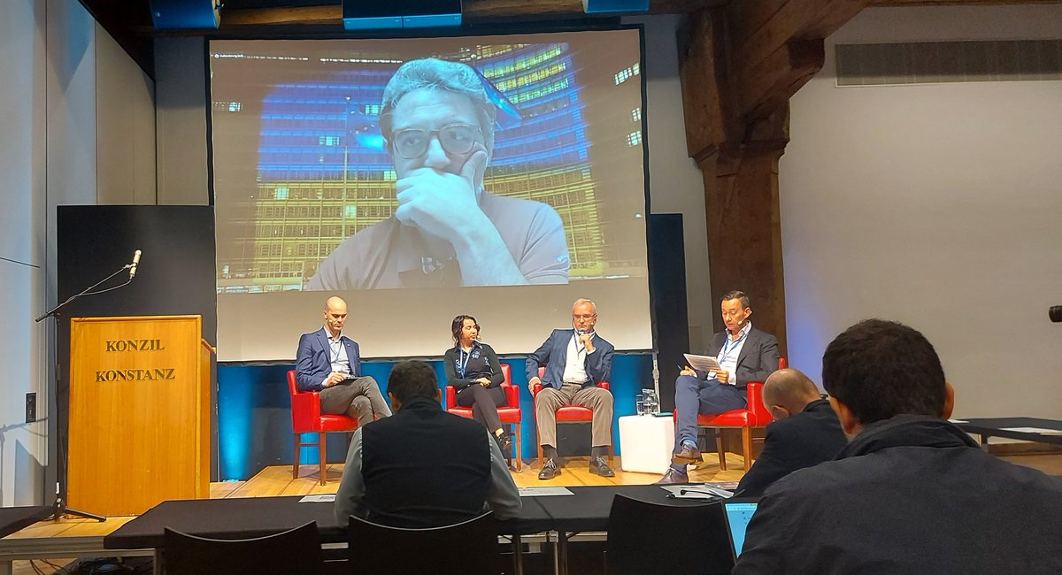 javijuscsif's tweet photo. #CSIF UE 🇪🇺🇪🇺 La digitalización no es un proceso de "de talla unica" para todos los empleos ni tampoco para el sector público. Hay que analizar cada ámbito y adaptar ese proceso teniendo en cuenta a los trabajadores.
#Konstanz 🇩🇪
#DiWork @CESIpress @CESIYouth @CSIFnacional https://t.co/12T0BXLMmu