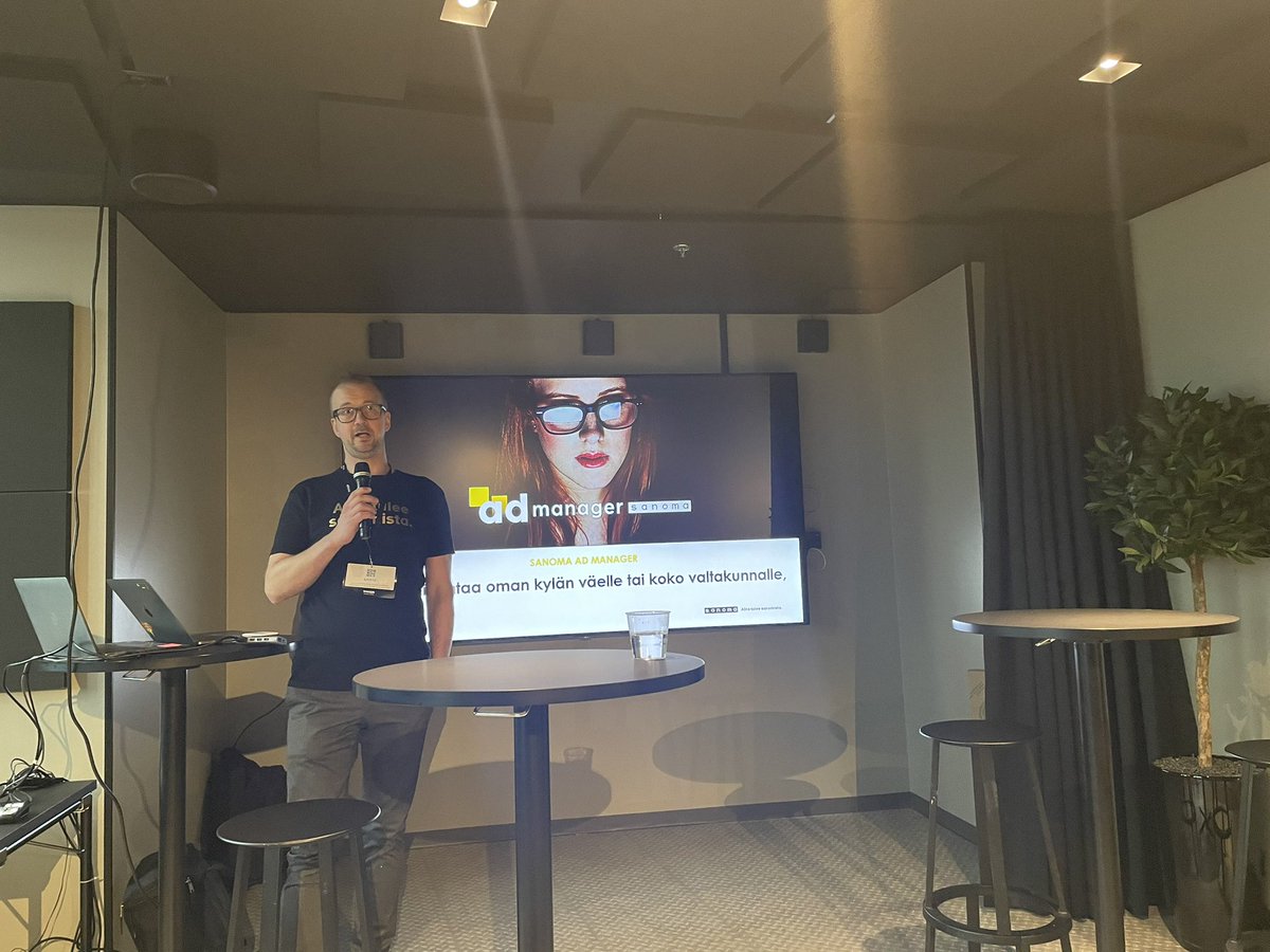 Klinikkalavalla mielenkiintoista asiaa digimainonnan mahdollisuuksista <a href="/SanomaMediaFin/">Sanoma Media Finland</a> Tuomas Wariksen esittelemänä.

#vyp2022 #yrittäjät #yrittäjäpäivät