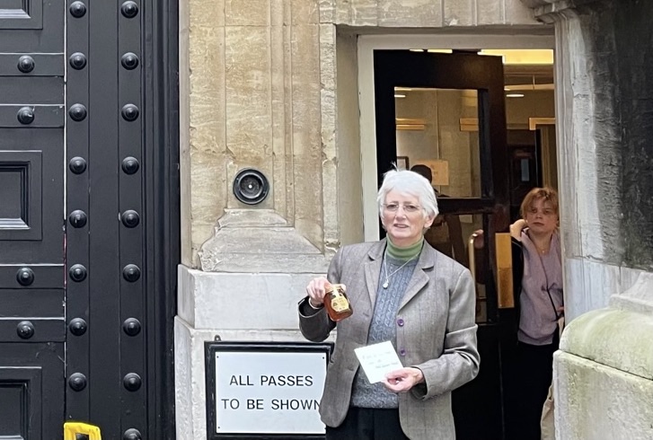 It's #NationalHoneyDay &amp; yesterday our President Anne Rowberry was allowed to deliver a jar of her #localhoney to King Charles III at Buckingham Palace. A member of the King's household assured her that her jar would be on the King's breakfast table this morning! #beekeeping