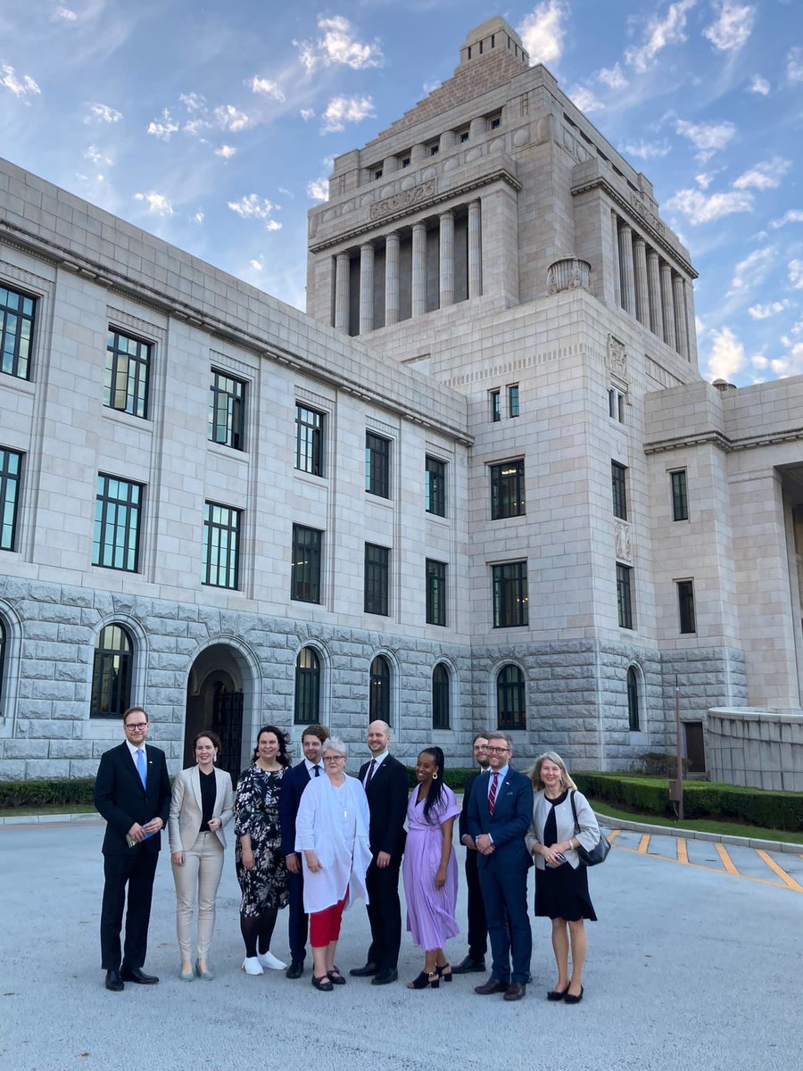 フィンランドの国会 ⁦<a href="/SuomenEduskunta/">SuomenEduskunta</a>⁩ の憲法委員会が現在、来日中です。目的は日本の憲法や人権、平等の状況について知識を深めること。国会議事堂、法務省を訪れたり、様々な専門家と両国の現状や課題について意見を交わしたりしています。