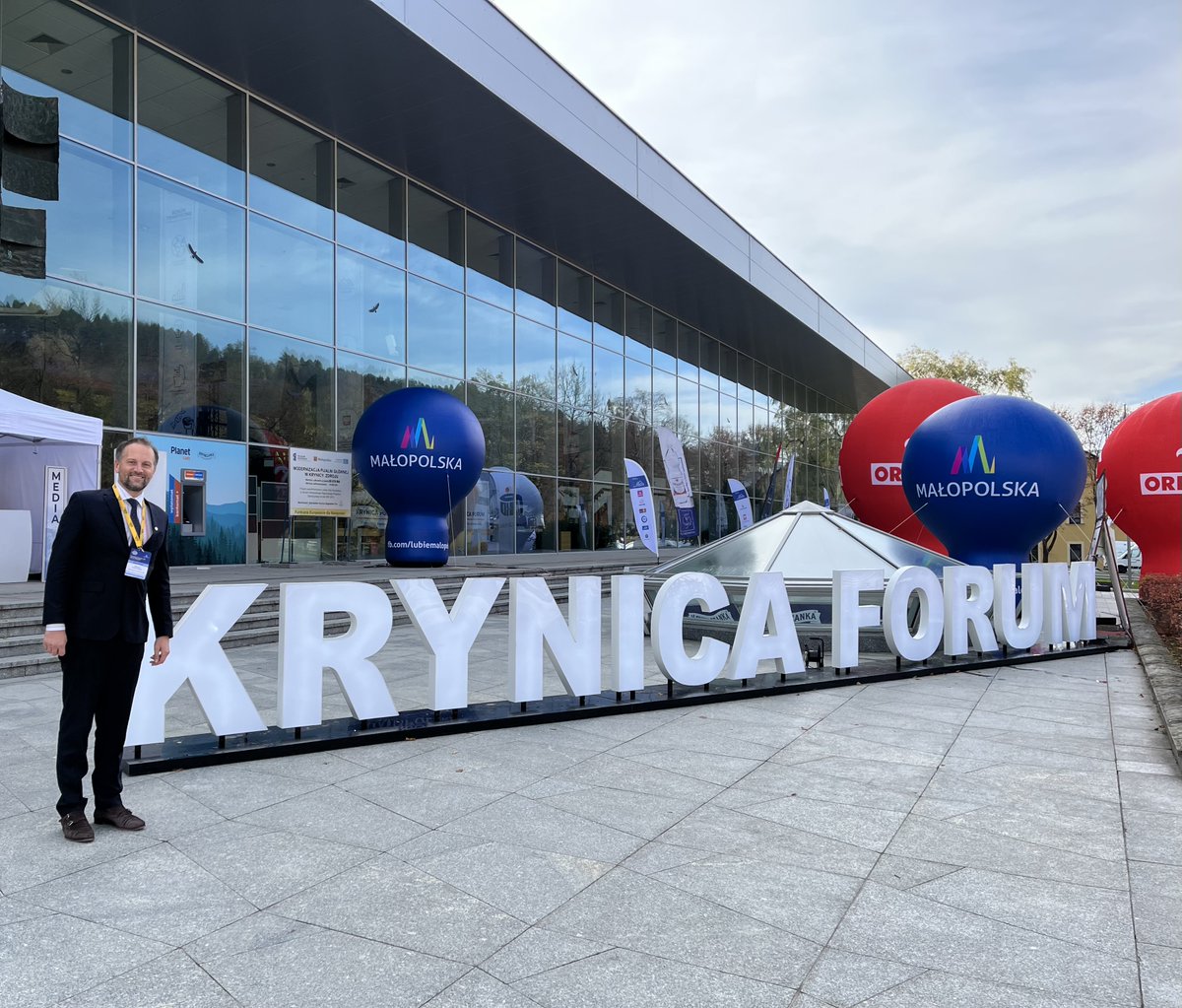 PolskiRecykling's tweet photo. ♻️Stowarzyszenie „Polski Recykling” melduje się na Forum Gospodarczym w Krynicy-Zdrój! 

Prezes SPR - pan Szymon Dziak-Czekan wystąpi w panelu „Zielona Gospodarka Obiegu Zamkniętego".
Porozmawiamy https://t.co/TmDkavy1Jq. o systemie kaucyjnym, GOZ oraz ROP. https://t.co/k9qJZKWeUn