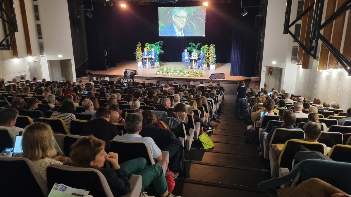 mfr_officiel's tweet photo. "Services à la population : constats et enjeux" avec @PascalCormery Président de la #MSA, Julien Mezzano, délégué général de @ARuralites  @Patsagetcastex, Présidente de la Fédération nationale #MARPA.
Lien vers le direct : https://t.co/HpolpAQCTV
#uitr2022 https://t.co/6pkNEoOS0i