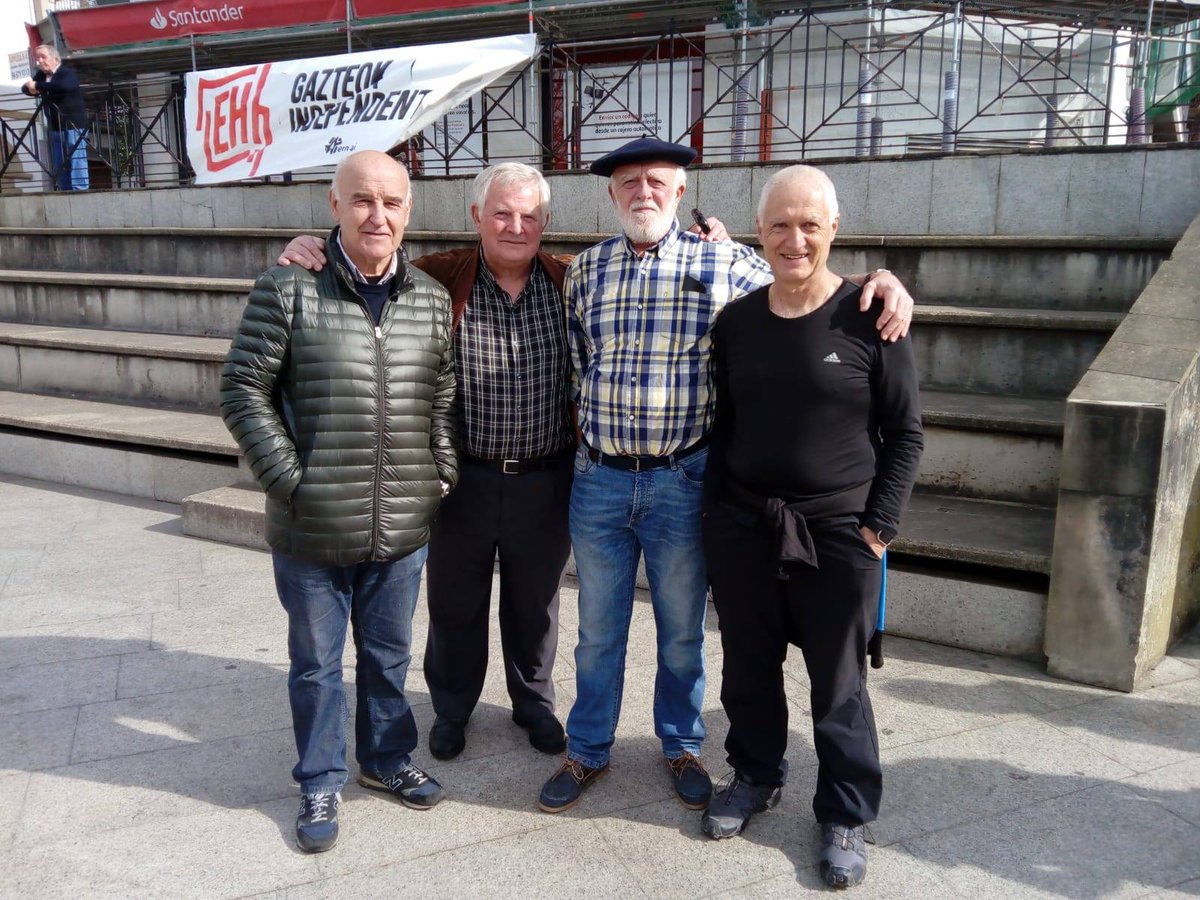 HaizetaraMungia's tweet photo. Juanje Uriarte, Jose Mari Gaminde, Txetxe Boyra, Patxo Uribarri, Juan Garmendia eta Jose Luis Elgezabal zauri arinekin baina onik atera ziren erasotik. 42 urte beranduago, ez zaie biktima izaera aitortu oraindik. https://t.co/QiCrju05sz