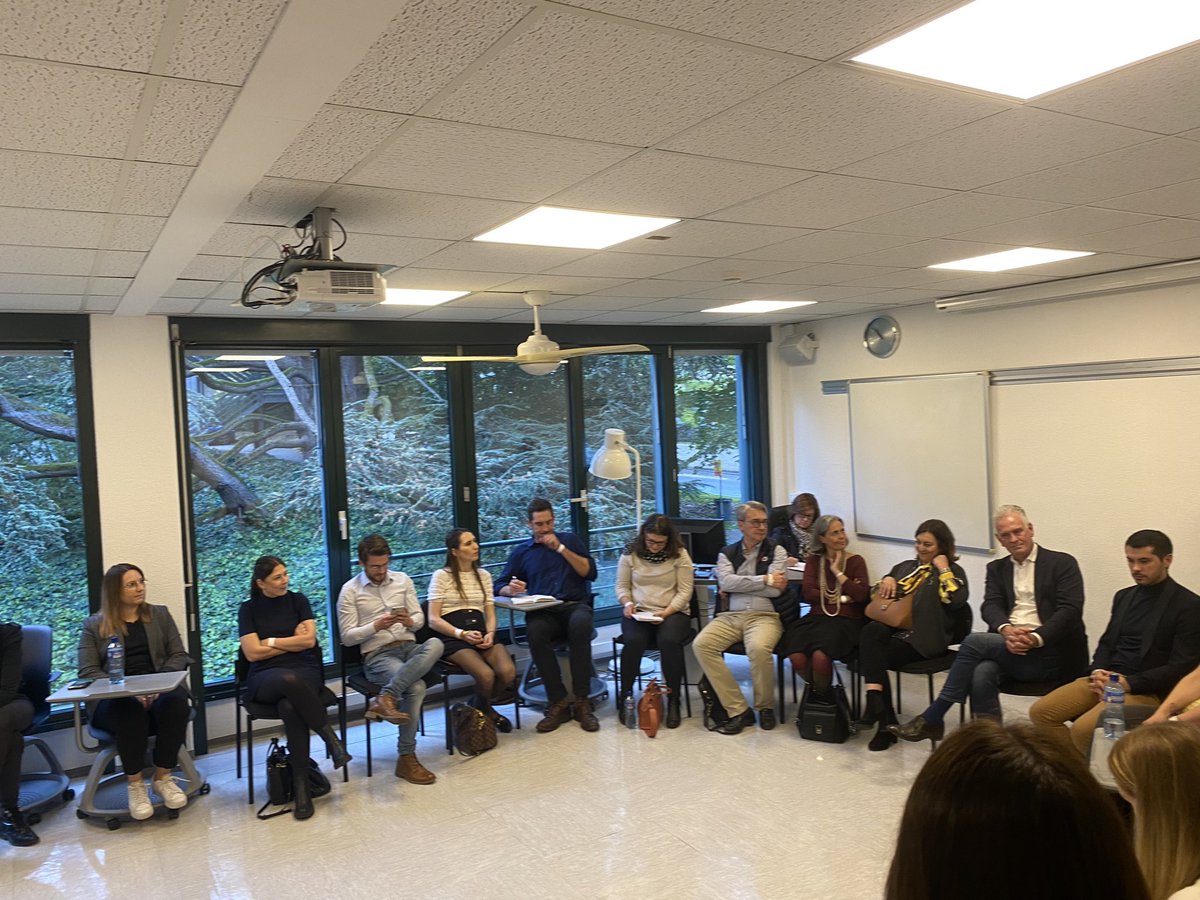 TruGeneva's tweet photo. Le sujet « sh*t tout le monde se barre. Comment éviter l’hémorragie? » parle à beaucoup de monde on dirait !! 😏 https://t.co/SdvLUQQkLf