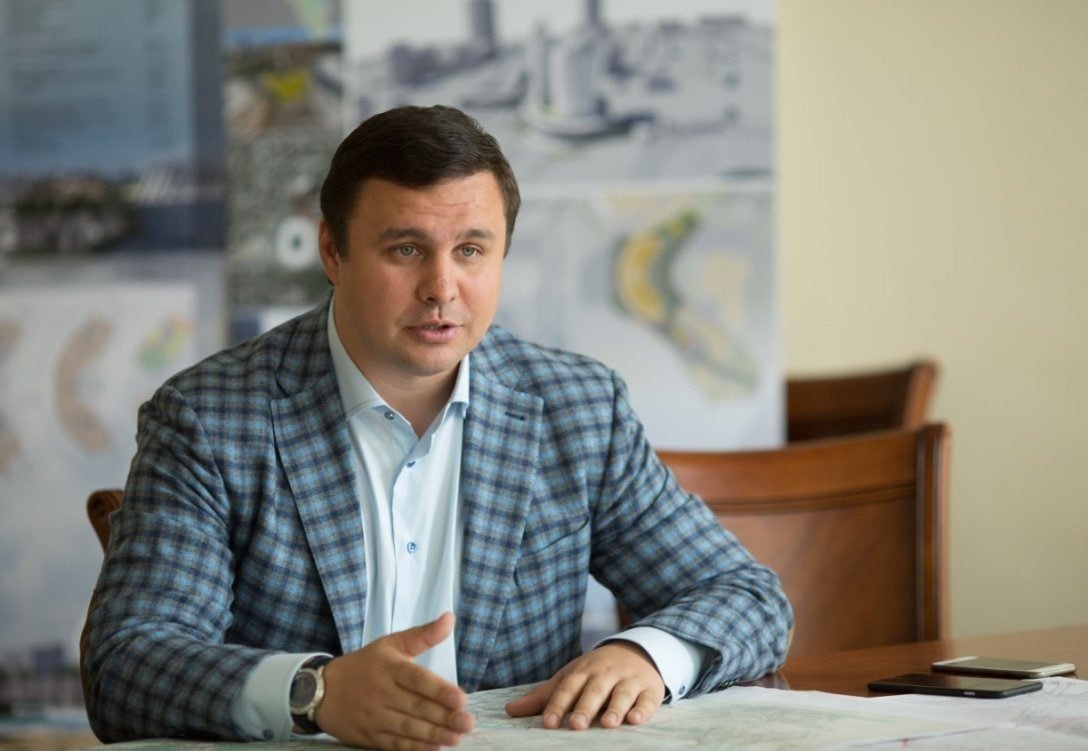 chesno_movement's tweet photo. ⚡️ Максим Микитась заявив під запис НАБУ, що його діяльності допомагає заступник голови Офісу президента Олег Татаров, і що він контролює голову Київської організації партії Слуга народу народного депутата Лесю Забуранну, обрану по округу 216. https://t.co/vd3lBsTLA0