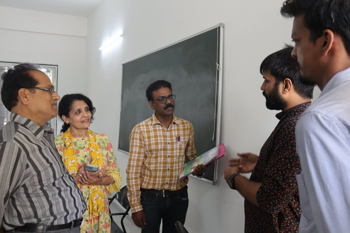 Extrachildhood's tweet photo. Team ExtraChildhood Visited EFA School, Indore and we interacted with the staff and also explored some amazing talent from EFA school kids.
@CP_INDORE @SwachhIndore @projsindore @IndoreCollector @jdjsindore @efaschool_mp https://t.co/BUkhwpNtta
