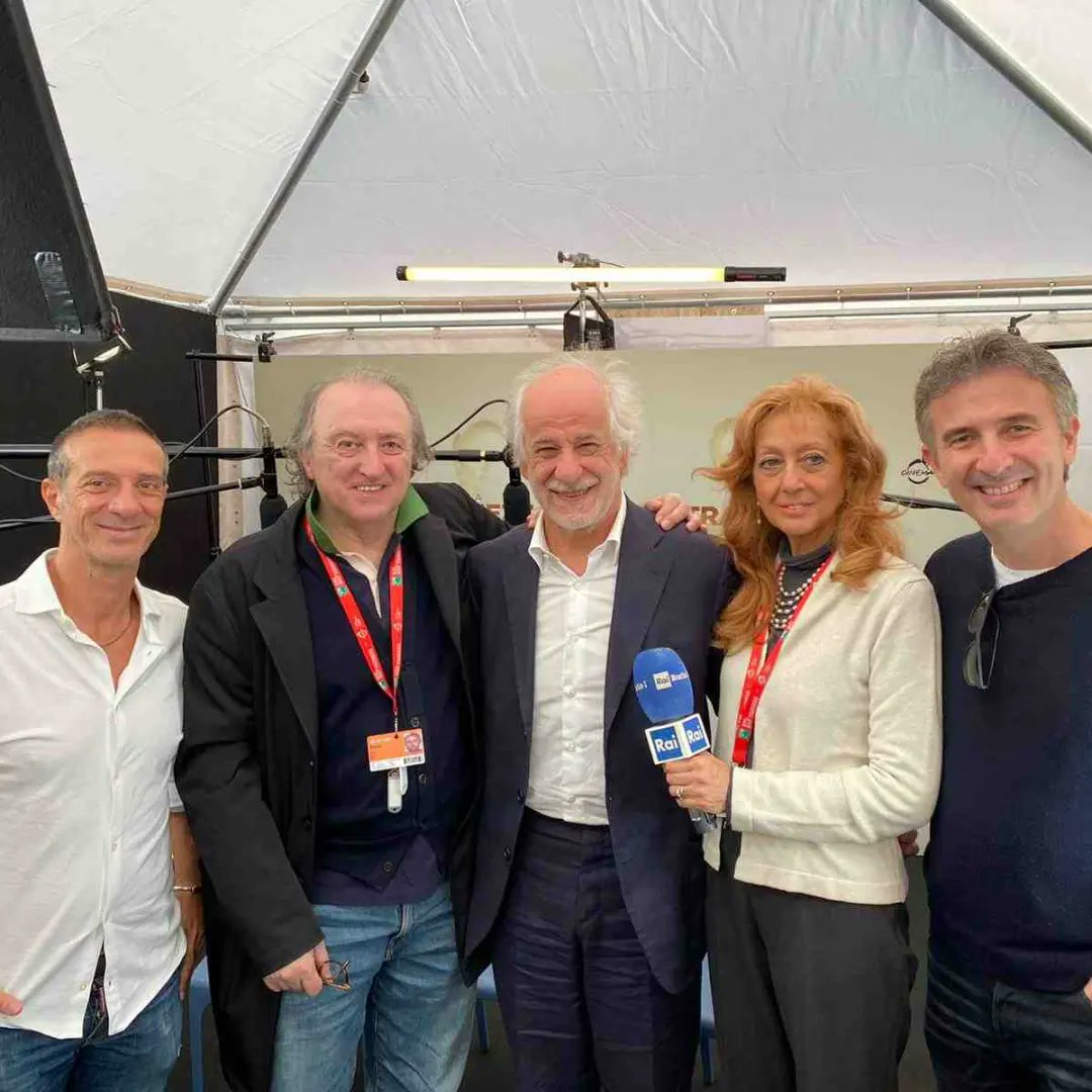 Festa del Cinema di Roma:
"La Stranezza" di Roberto Andó conquista con la sua squisita leggerezza, giocando tra realtà e finzione, teatro e vita, con un superlativo Toni Servillo nei panni di Pirandello e due ottimi Ficarra e Picone