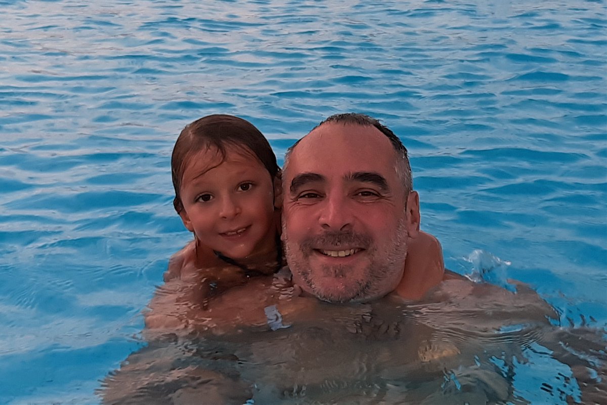 velistipercaso's tweet photo. Su #Turistipercaso Slow Tour Paolo Ghidotti ci racconta quando in #Egitto ha fatto immersioni col #dugongo! Esperienza ormai IRRIPETIBILE, il dugongo è ufficialmente estinto (notizia di pochi giorni fa)😞da leggere per riflettere... In edicola o digitale: https://t.co/G5CGyJd2TJ https://t.co/kfkoALYxVR