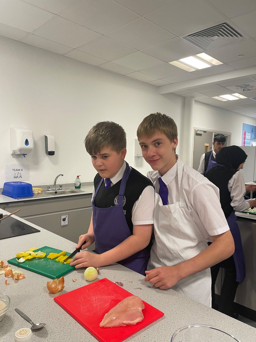 ActToan's tweet photo. The year 11s were finally able to have a practical after weeks of asking, “Miss when are we going to do a practical.” 

On todays menu was Chicken Jambalaya and after much confusion on what that was they were able to make it and taste it!

Proud of you all!! 👊🏽😊😊

#teamwork https://t.co/UcEIDmwnqw