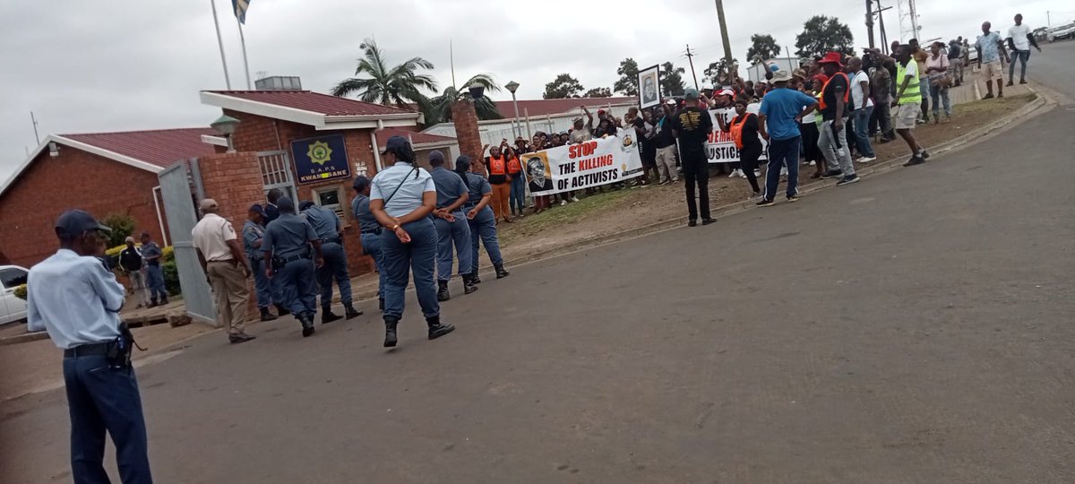 Members of MCEJO March to the kwaMsane police station to demand results in the investigation into the murder of Fikile Ntshangase. To date nothing has been forthcoming.
#justiceforfikilentshangase