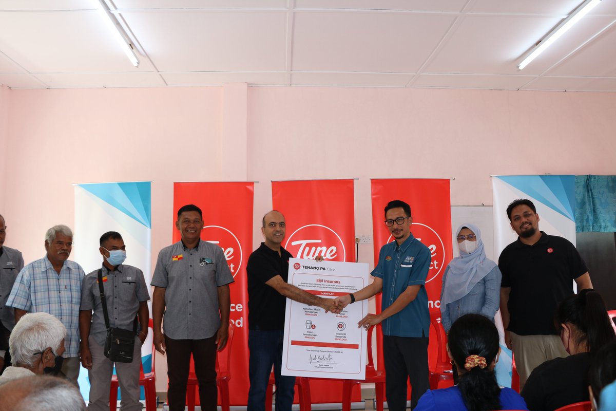 TuneProtect's tweet photo. Yesterday, our TPM CEO & Chief Governance Officer visited Kampung Orang Asli Sri Broga to handover Perlindungan Tenang PA Care insurance certificate to the orang asli ✨
We're glad to working together with JAKOA and also the Tok Batins of Kampung Sri Broga 🙌🏻
#PACare #CSR https://t.co/vpnGoT21I4