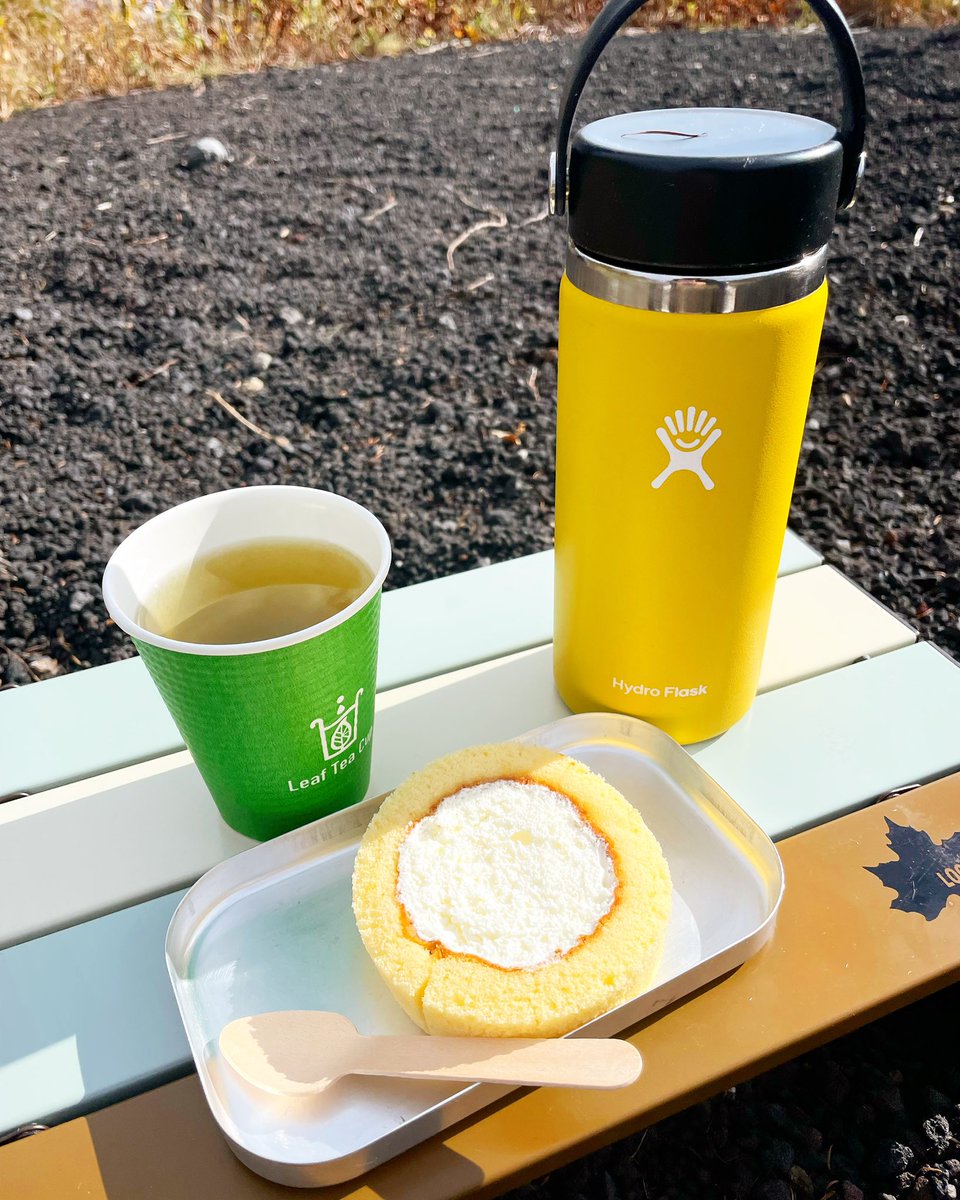 smilecamp6's tweet photo. 本日のチェアリング。
コンビニごはん。
火気厳禁の場所なので、雰囲気だけ楽しむ。
移しただけごはん。
#チェアリング
#ローソン
#おでん
#LeafTeaCup
#富士山 https://t.co/davxOlaq26