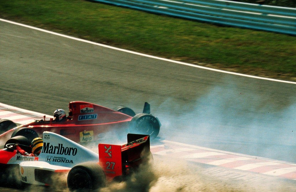 Cladounnet's tweet photo. Je n'ose imaginer si un Grand Prix tel que celui du Japon, ce 21 octobre en 1990, où Senna met délibérément Prost dehors pour remporter le titre s'était déroulé de nos jours, avec les réseaux sociaux, etc... 😁

#F1 #Formula1 #OnThisDay https://t.co/F3Hoxstdfk