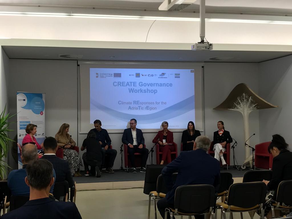 The first #CREATE project workshop follows yesterday kick-off conference. 
Regional and local institutions discuss barriers and ways to overcome these for improved #climategovernance in Italy and Croatia, using the case of coastal management.
Info👉 italy-croatia.eu/web/create/-/c…