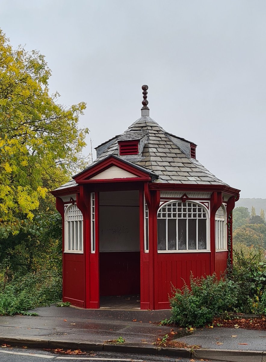 DhAh_Fax's tweet image. This bus shelter though......😍😍😍
#busstops
