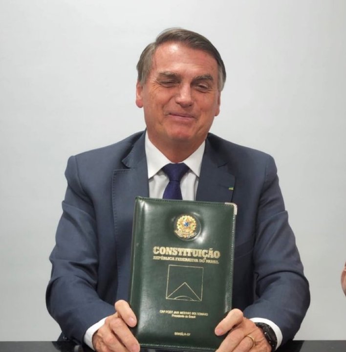 DuduRocha0811's tweet image. Esse papinho não cola mais...Acusado desde 2019 que rasgaria a constituição, enfim o único que a cumpriu.