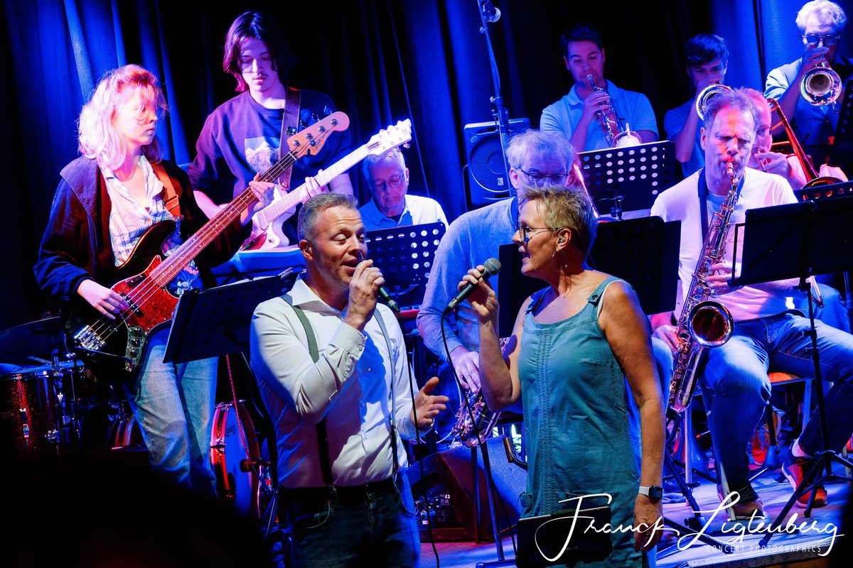FranckLigtPics's tweet photo. Little Impression of ......De Hanzestadband .. Live at De Hip Deventer

#tour #musicians #musiclife #stage
#festival #concertphotography #popmusic #vocals  #gig  #liveband #liveperformance #dehipdeventer #dehip #hanzestadband #deventer https://t.co/syCxhVycJi