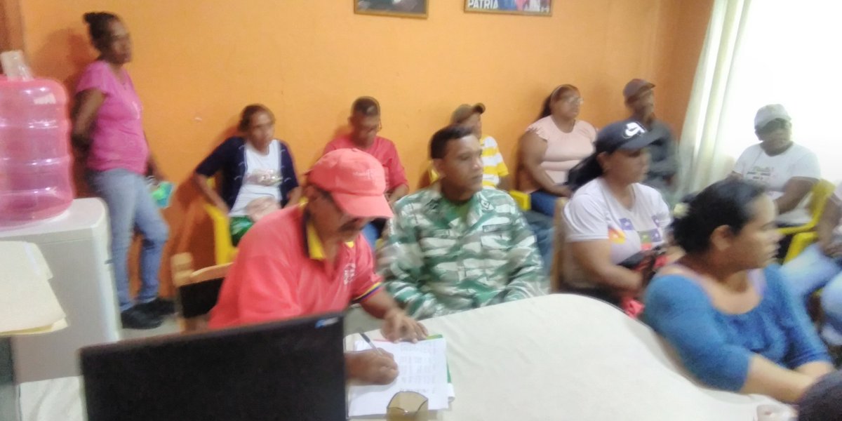 updiflorida12's tweet photo. Misión Ribas Guárico Municipio Chaguaramas presente en la orientación de los representantes del ministerio de poder popular para la agricultura dónde dieron su exposición sobre mi clap productivo con la presencia de Óscar Martin y Carmen Martin encargada de la fundación CIARA https://t.co/5kHlGnGZ6W