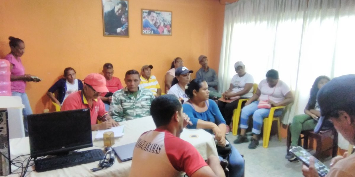 updiflorida12's tweet photo. Misión Ribas Guárico Municipio Chaguaramas presente en la orientación de los representantes del ministerio de poder popular para la agricultura dónde dieron su exposición sobre mi clap productivo con la presencia de Óscar Martin y Carmen Martin encargada de la fundación CIARA https://t.co/5kHlGnGZ6W