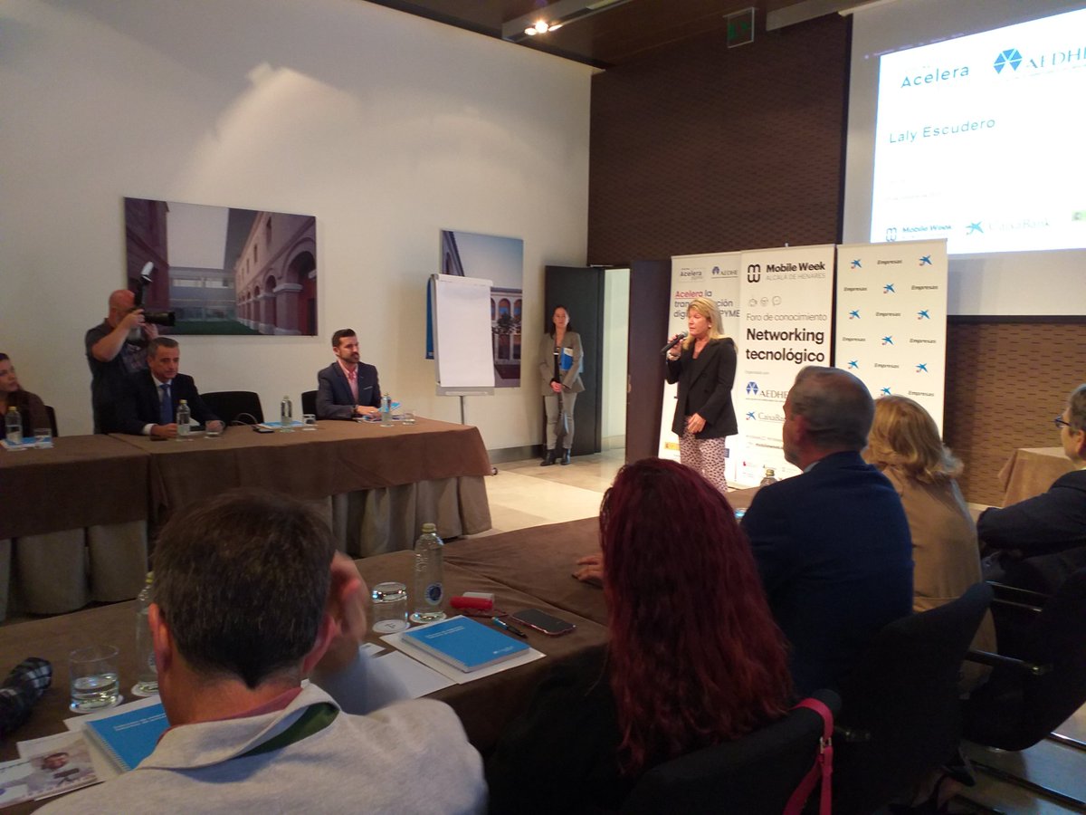 aedhe's tweet photo. Celebramos junto con @caixabank el #Networking de empresas tecnológicas dentro del marco de la 
@mWeek_Alcala #MobileWeekAlcalá @AytoAlcalaH #AceleraPymeAEDHE https://t.co/42RGISZwMn