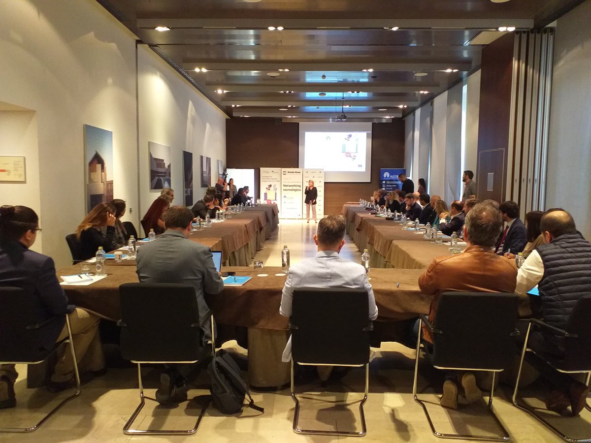 aedhe's tweet photo. Celebramos junto con @caixabank el #Networking de empresas tecnológicas dentro del marco de la 
@mWeek_Alcala #MobileWeekAlcalá @AytoAlcalaH #AceleraPymeAEDHE https://t.co/42RGISZwMn