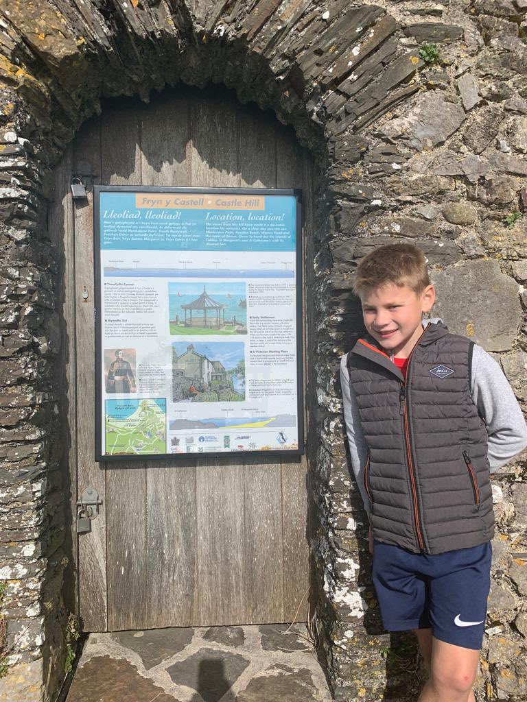 katehall_29's tweet photo. While in West Wales we took a walk to Tenby Castle @Ysgol_y_Castell #GCNYC #sicastell https://t.co/tz5RwnchuK
