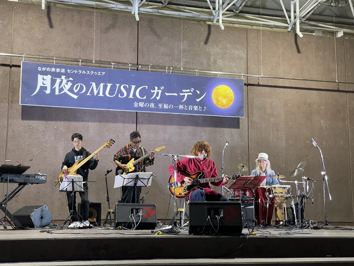 ismnet's tweet photo. TomBand. @guitarmotomu
月夜のMUSICガーデン (2022.10.21) @セントラルスクゥエア
#Tom #TomBand https://t.co/sMMOGlHtRJ