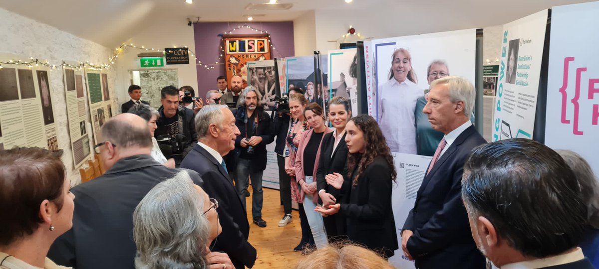 HerstoryIreland's tweet photo. Portuguese President Marcelo Rebelo de Sousa visited Herstory’s #PeaceHeroines exhibition at @GlencreeCentre yesterday &amp; conversed w/ peace heroine Joanne Fitzpatrick (@peaceplayers) &amp; @TreacyOC , Herstory board member.
https://t.co/OaWjTumbp4 https://t.co/zU4ZSG1Hic