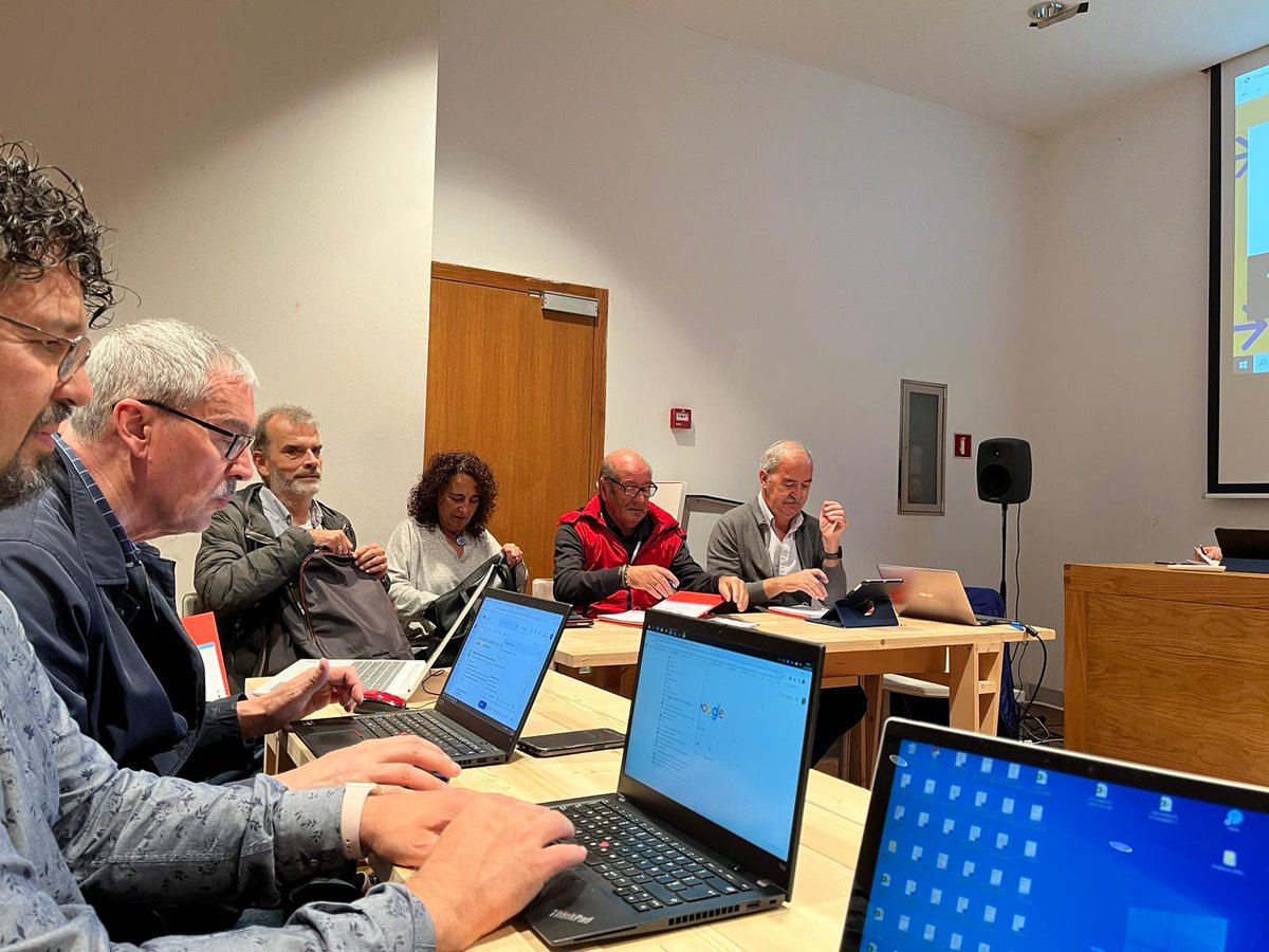 FEAEeducacion's tweet photo. Reunión del Consejo General del FEAE. Coincidiendo con la celebración de las XXIX Jornadas estatales en A Coruña se celebra la reunión de los representantes de los Foros territoriales junto con Emilio Veiga y los miembros de la Junta Directiva. https://t.co/JfiEQm1A7D
