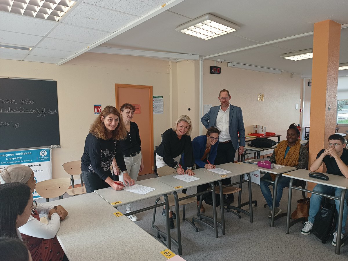 FondUnivRennes's tweet photo. Une marraine fidèle pour la promo LP Collaborateur Cabinet Comptable @IUTRennes @UnivRennes1 
🙏@carolepautrel @oecbretagne 
💡au programme de cette rencontre avec les étudiants : un brainstorm sur les métiers de l'expertise comptable #social #juridique #coatching #transmission https://t.co/2GAwAzJBsA