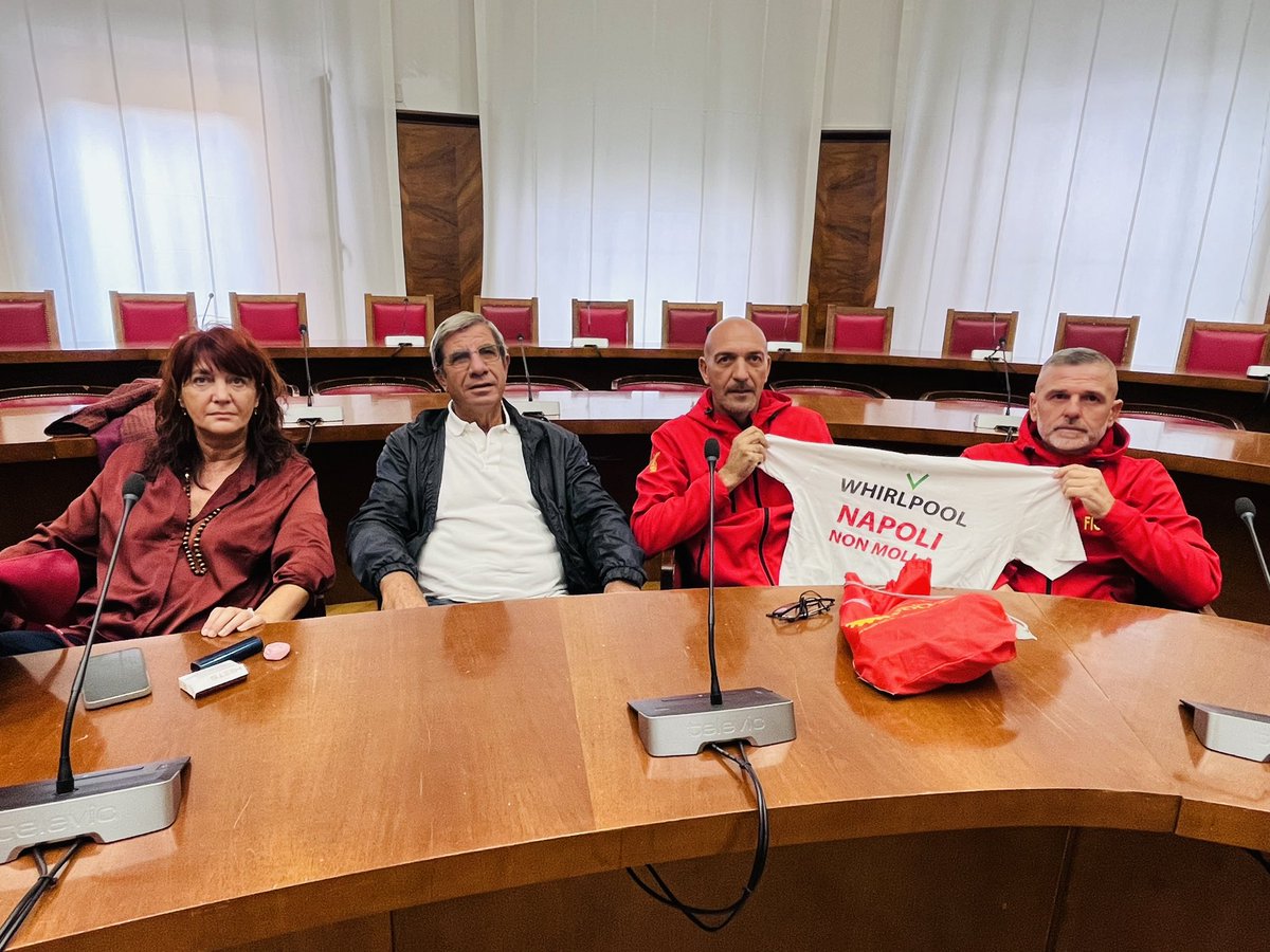 fiomnet's tweet photo. 🔴⚙️ Inizia il tavolo sulla vertenza #exWhirlpool di #Napoli.
#NapoliNonNolla https://t.co/QwQjRkqQYQ