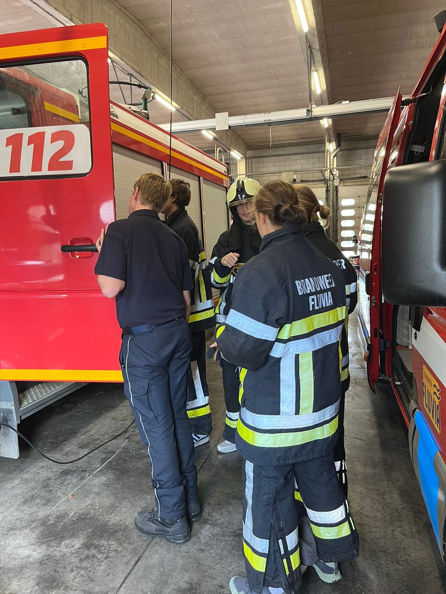 netw_BW's tweet photo. Ook bij onze hulpverleningszones staken jongeren de handen uit de mouwen in het kader van #youca22. 

Fijn initiatief en ongetwijfeld een leuke kennismaking met wat de brandweer te bieden heeft! #youthforchangeandaction #youca https://t.co/DfX5OsIoRt