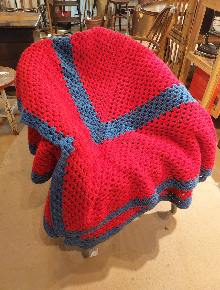 eversleybarn's tweet photo. #crochetblanket #smallrunnerrug #runnercarpet #redrunner #judismithantiques #eversleybarnantiques https://t.co/pOcEsTNSzR