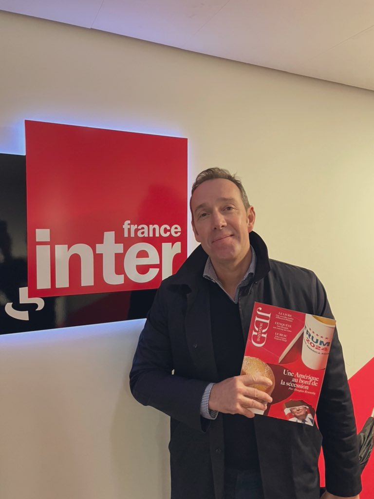 MattiaAT's tweet photo. 🎙 @StephaneAlbouy, Directeur de la rédaction de @leJDD, était au micro d’@alexackoun pour présenter le @JddMagazine 🖊
🗓 #Interview à écouter ce dimanche 23.10 dans la matinale de @franceinter 📻
#lancement #JDDMagazine #JDD #presse #nouveauté #franceinter https://t.co/miaxeCFqyv